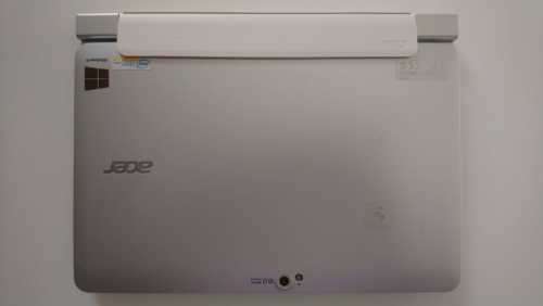 Acer Iconia W510-KD1 Laptop/Tablet (Overall good condition, 100% working order, needs Charger)