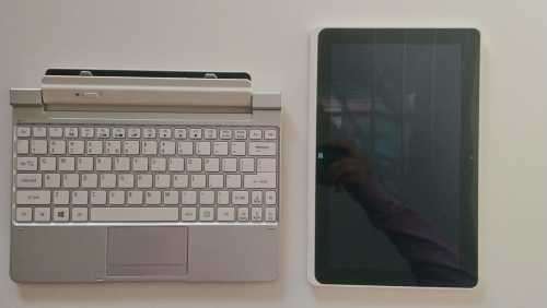 Acer Iconia W510-KD1 Laptop/Tablet (Overall good condition, 100% working order, needs Charger)