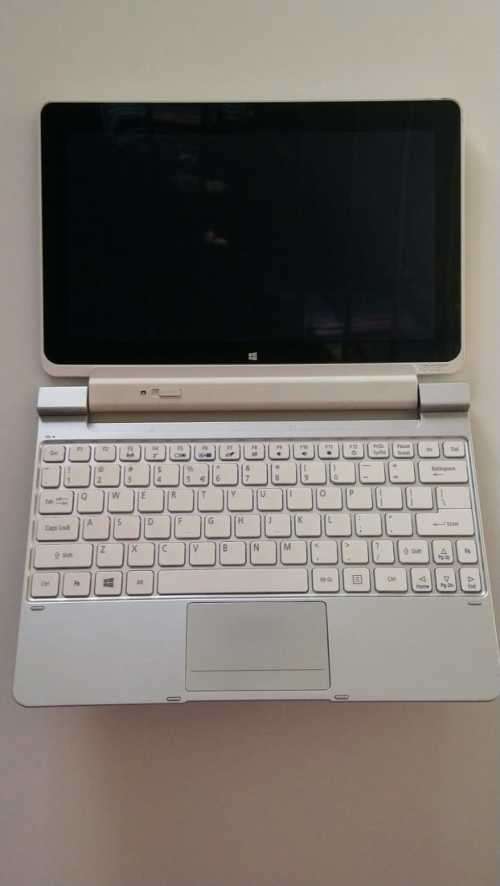 Acer Iconia W510-KD1 Laptop/Tablet (Overall good condition, 100% working order, needs Charger)