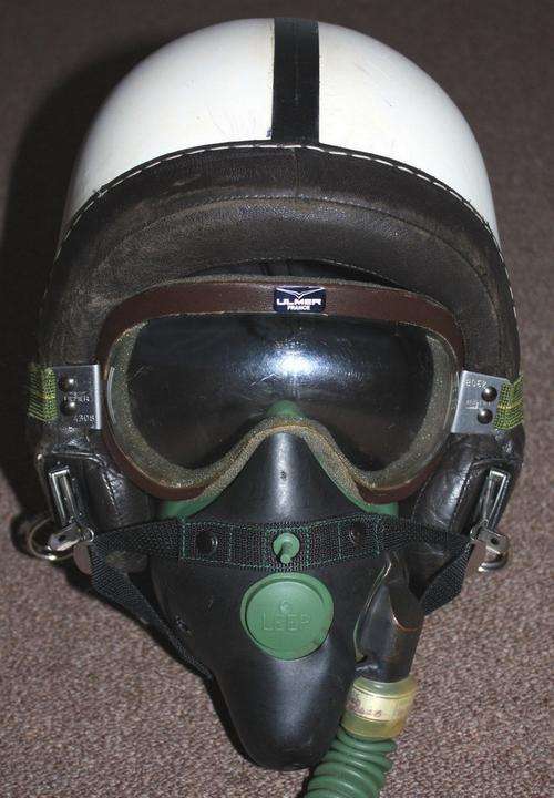 Parachute Regiment/ Special Forces HALO/ HAHO O2 Helmet, bail-out bottle, mask and goggles.