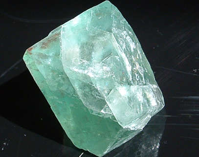 Green Fluorite / Fluorspar Octahedron Pointed Crystal  (191,15ct) | 100% Natural Untreated Unheated