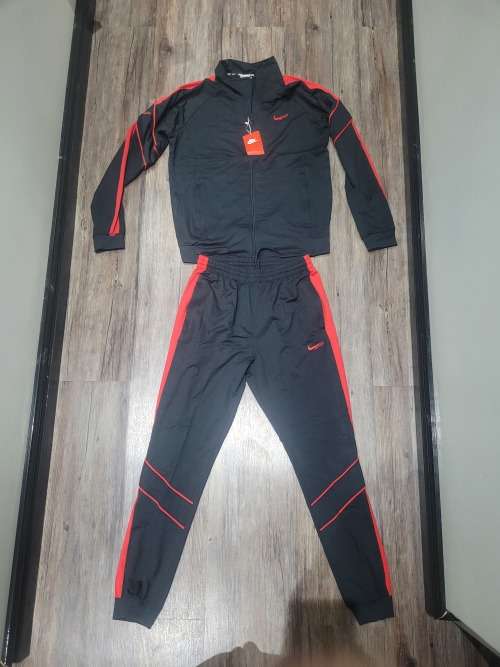 NEW ORIGINAL NIKE TRACKSUIT LARGE (SEE DESCRIPTION)