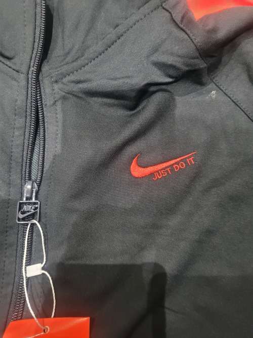 NEW ORIGINAL NIKE TRACKSUIT LARGE (SEE DESCRIPTION)