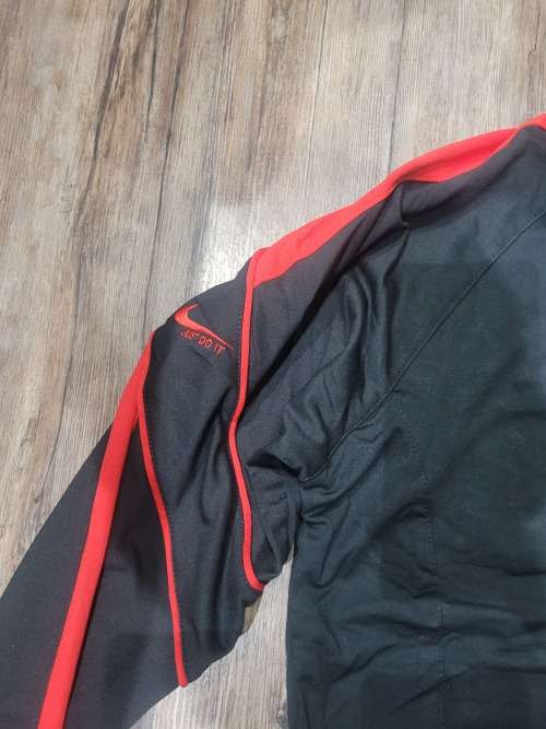 NEW ORIGINAL NIKE TRACKSUIT LARGE (SEE DESCRIPTION)