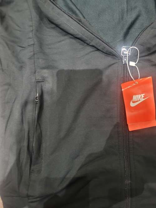NEW ORIGINAL NIKE TRACKSUIT LARGE (SEE DESCRIPTION)