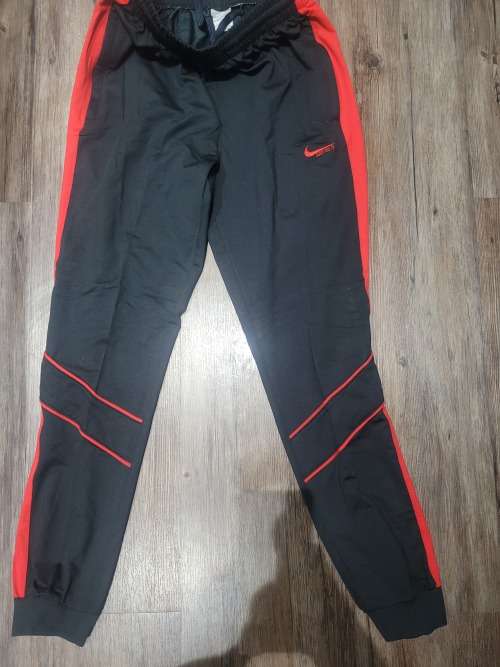 NEW ORIGINAL NIKE TRACKSUIT LARGE (SEE DESCRIPTION)