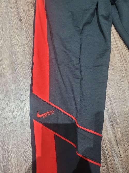 NEW ORIGINAL NIKE TRACKSUIT LARGE (SEE DESCRIPTION)