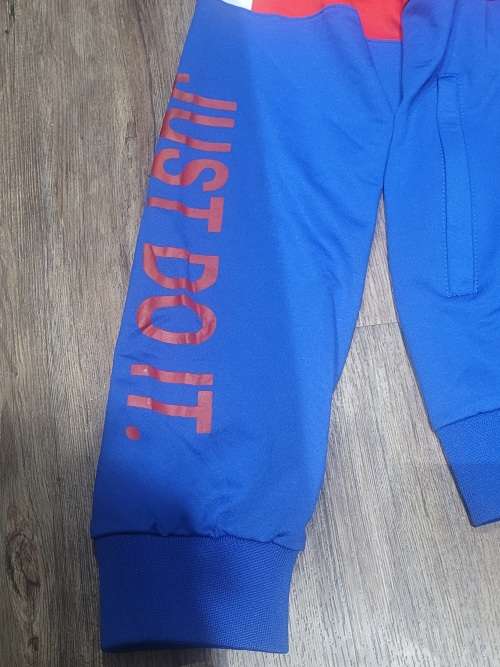 NEW ORIGINAL UNISEX NIKE TRACKSUIT XL (SEE DESCRIPTION)