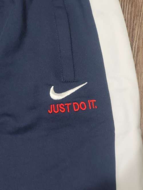 NEW ORIGINAL UNISEX NIKE TRACKSUIT XL (SEE DESCRIPTION)