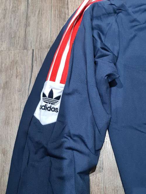 NEW UNISEX  MEDIUM TRACKSUIT (SEE DESCRIPTION)