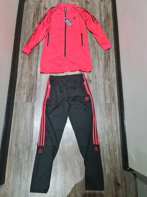 NEW ORIGINAL MEDIUM LADIES ADIDAS TRACKSUIT (SEE DESCRIPTION)