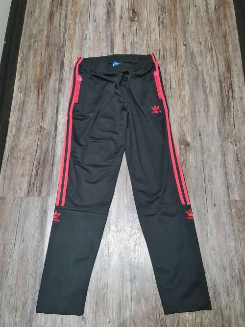 NEW ORIGINAL MEDIUM LADIES ADIDAS TRACKSUIT (SEE DESCRIPTION)