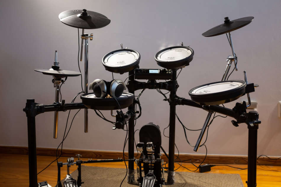 Roland TD-4 KX with throne and Dixon double bass pedal