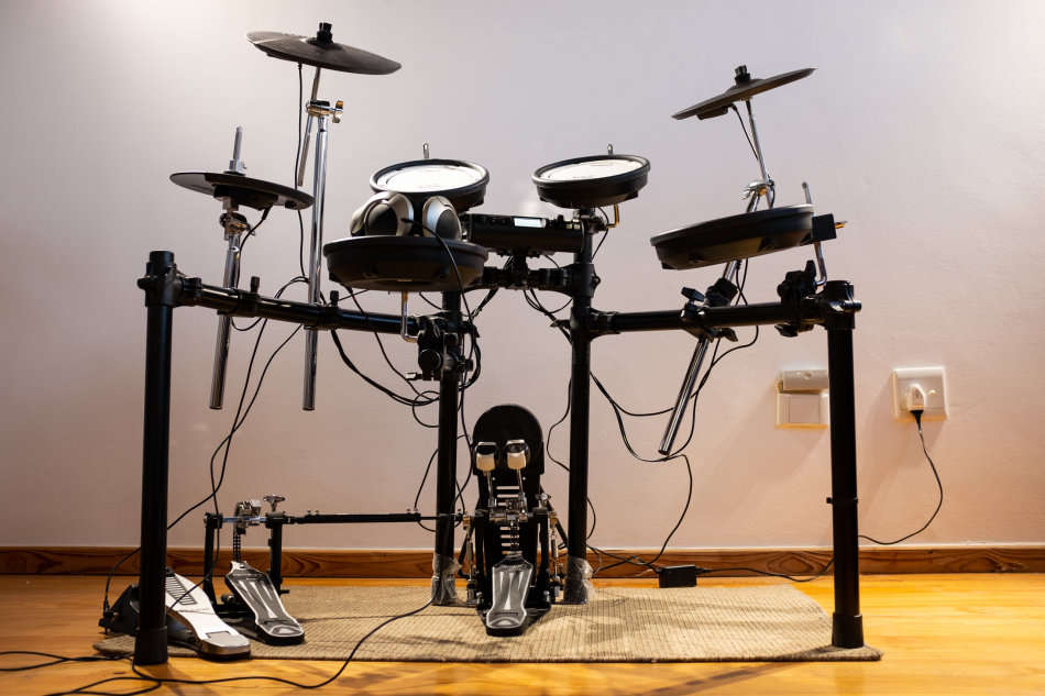 Roland TD-4 KX with throne and Dixon double bass pedal