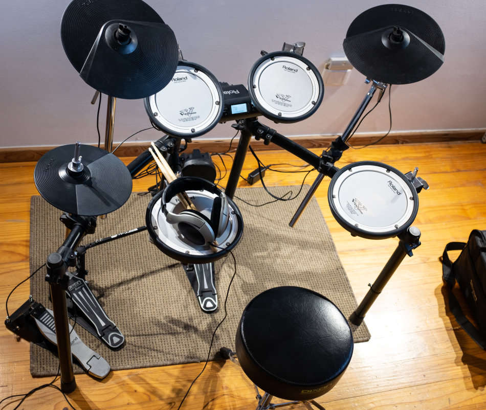 Roland TD-4 KX with throne and Dixon double bass pedal