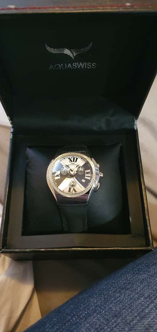 Diamond dusted pyramid INVICTA R 29 000-00