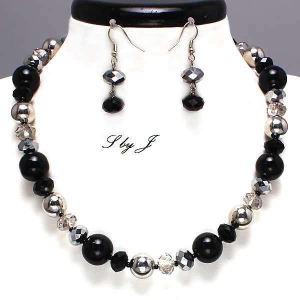 FEEL FABULOUS LADIES AUSTRIAN CRYSTAL BEADED NECKLACE SET