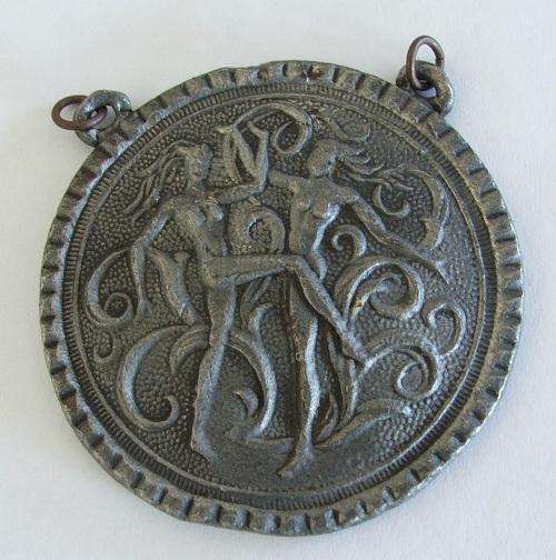 Unknown Medal !!!!!!!!!   size 62mm - weight 100g