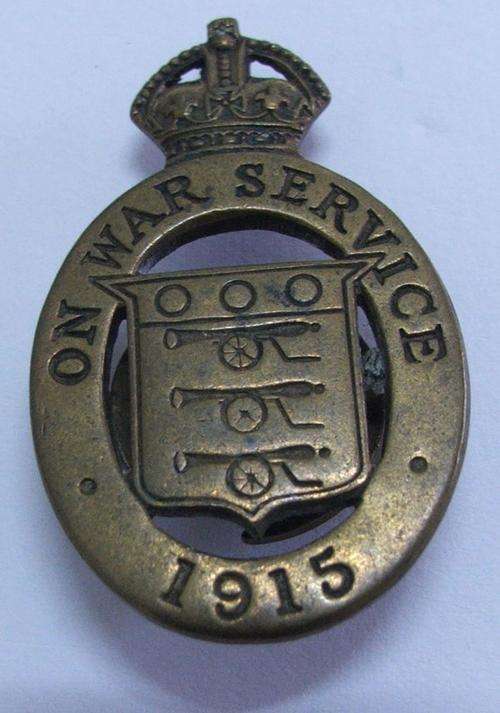 WW1 ON WAR SERVICE 1915 Brass Button Badge N  73762