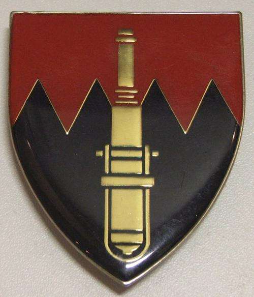 26 FIELD  REGIMENT SHOULDER FLASH 3 PINS