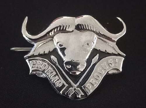 32 BATTALION CHROMED BERET BADGE         X195