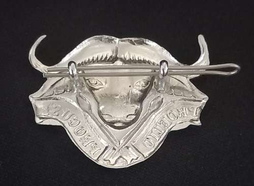 32 BATTALION CHROMED BERET BADGE         X195