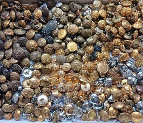 400 MIX Buttons                   `` ONE BID FOR THE LOT ``