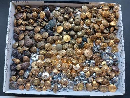 400 MIX Buttons                   `` ONE BID FOR THE LOT ``