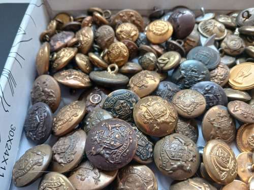 400 MIX Buttons                   `` ONE BID FOR THE LOT ``