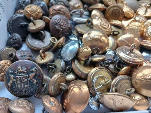 400 MIX Buttons                   `` ONE BID FOR THE LOT ``