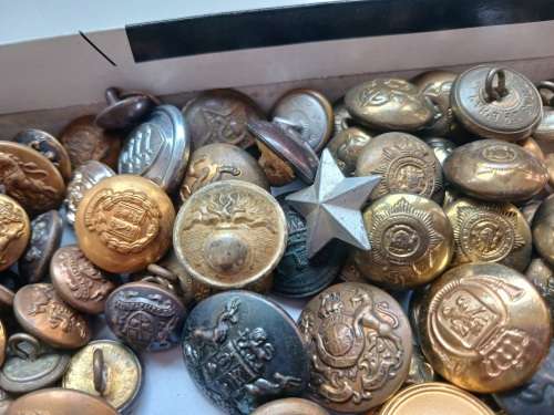 400 MIX Buttons                   `` ONE BID FOR THE LOT ``