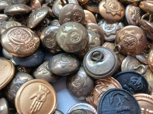 400 MIX Buttons                   `` ONE BID FOR THE LOT ``
