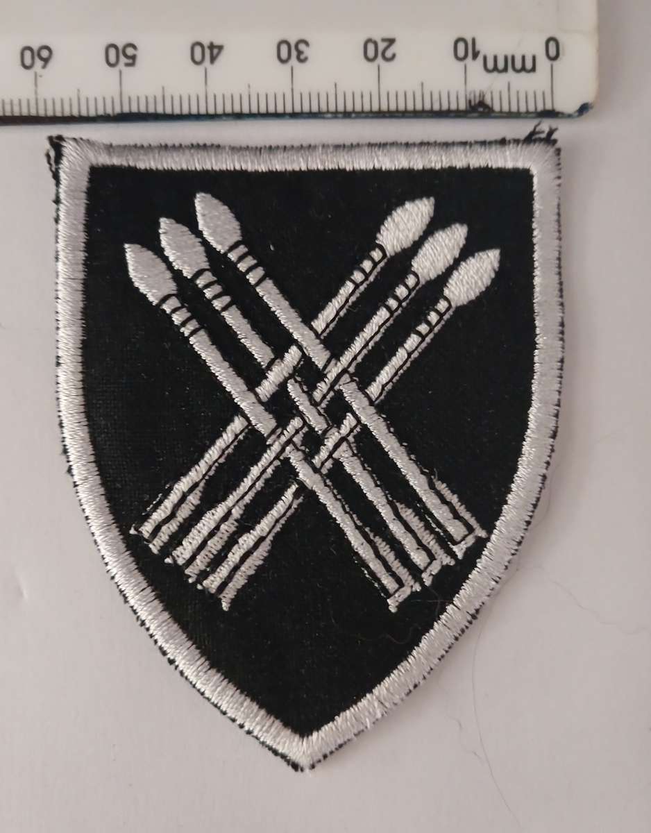 32 Battalion cloth patch               F173