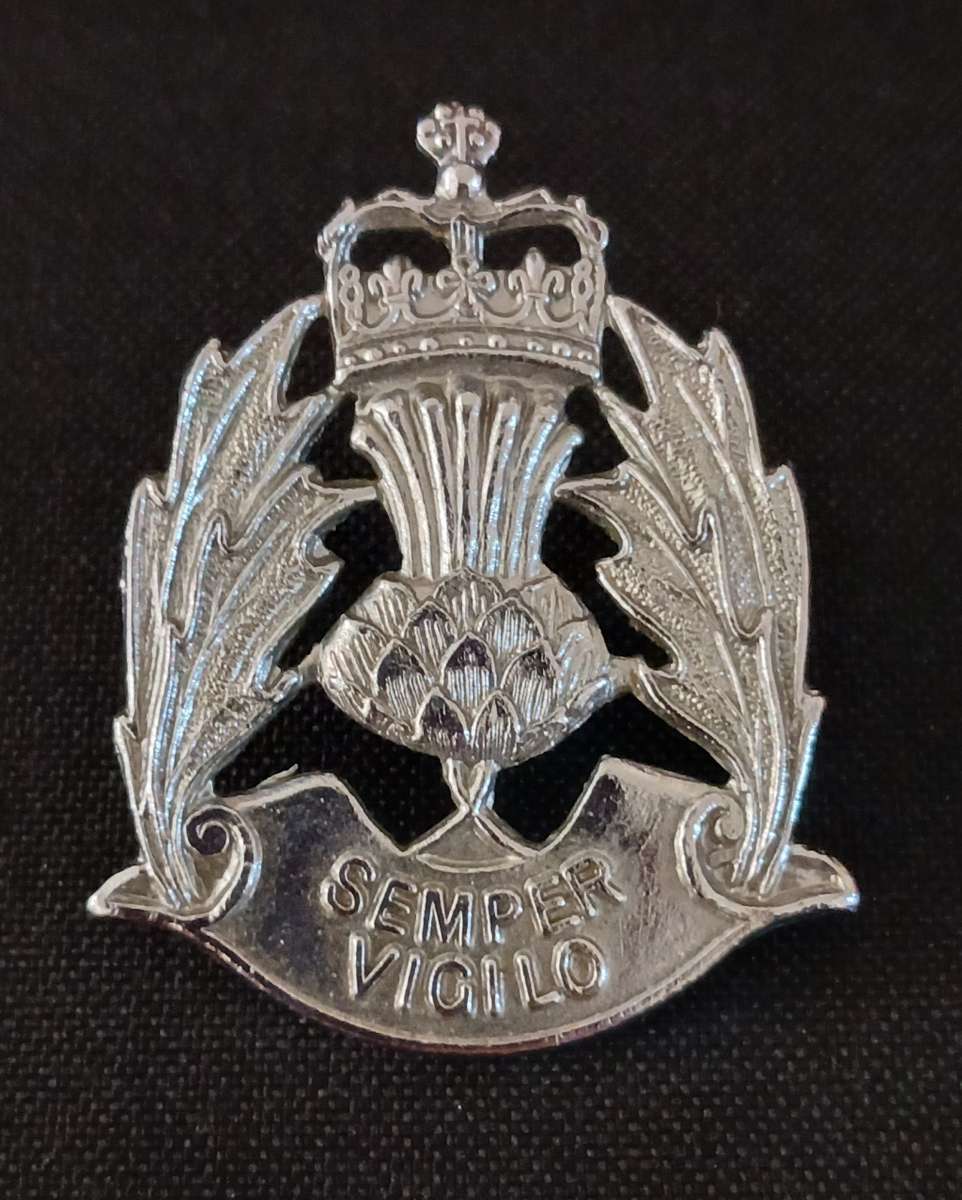 SCOTTISH POLICE SEMPER VIGILO CAP BADGES QUEENS CROWN               C39