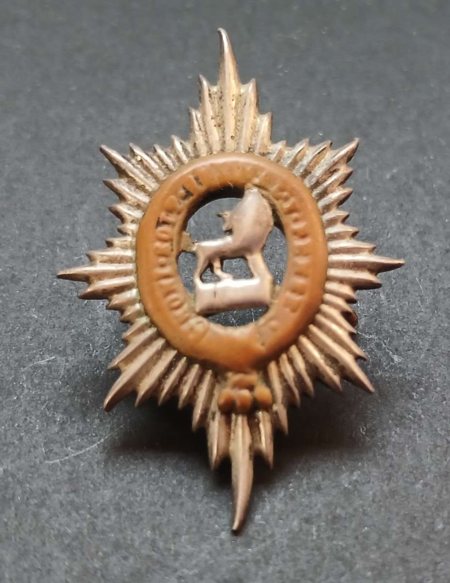 WW2 WORCESTERSHIRE REGIMENT OFFICER`S CAP BADGE ( MAKERS MARK J.R. GAUNT LONDON  S )   R56