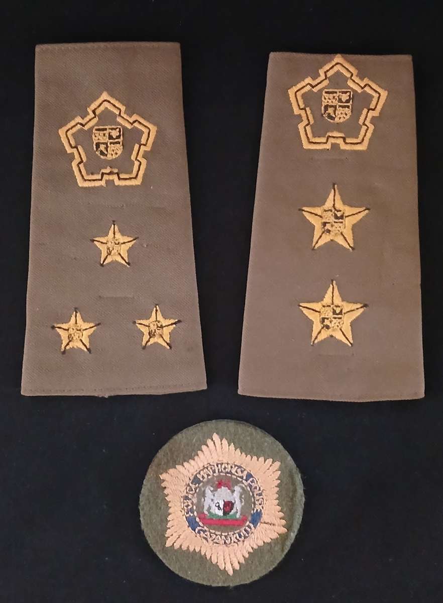 GAZANKULU POLICE RANK EPAULETTES AND CLOTH EMBROIDERED PATCH   ( VERY RARE )    R64