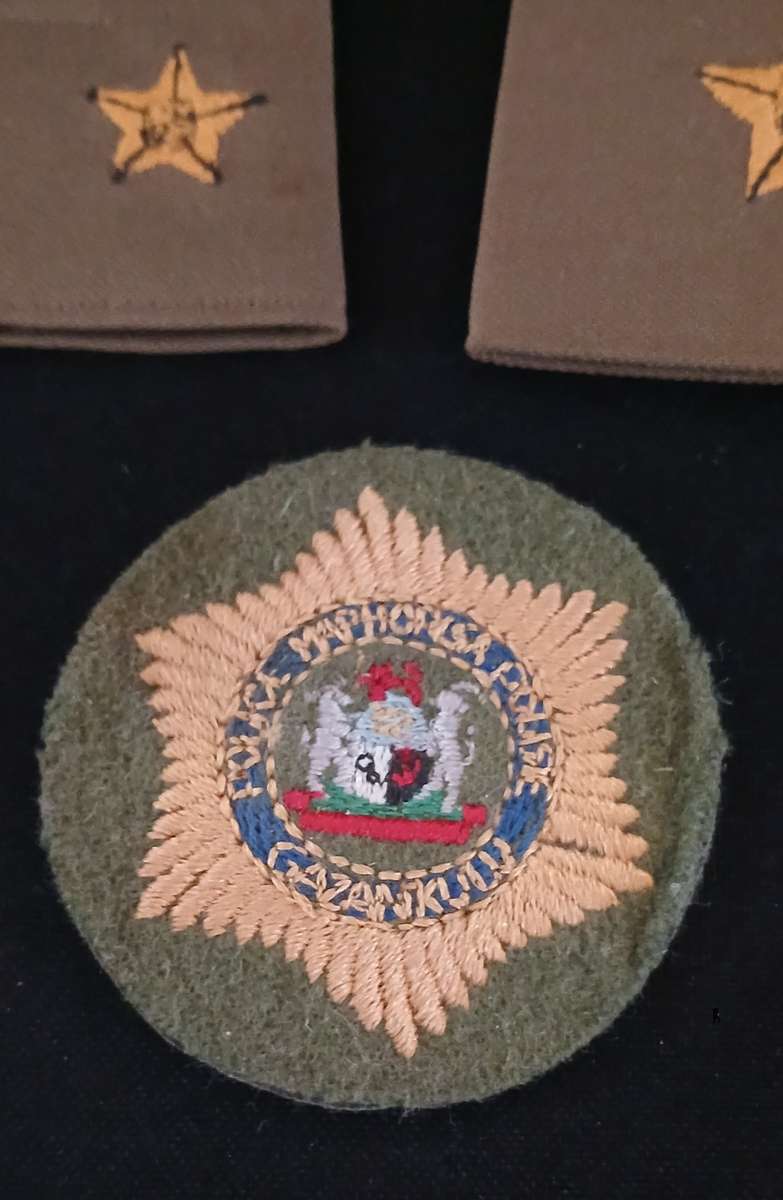 GAZANKULU POLICE RANK EPAULETTES AND CLOTH EMBROIDERED PATCH   ( VERY RARE )    R64