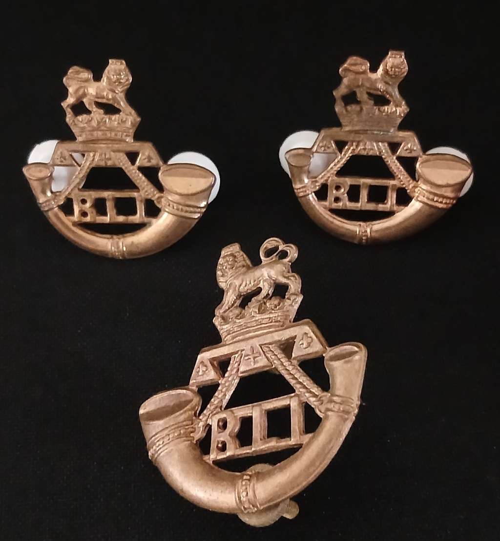 South African Rand Light Infantry Cap and Collar Badges      R81