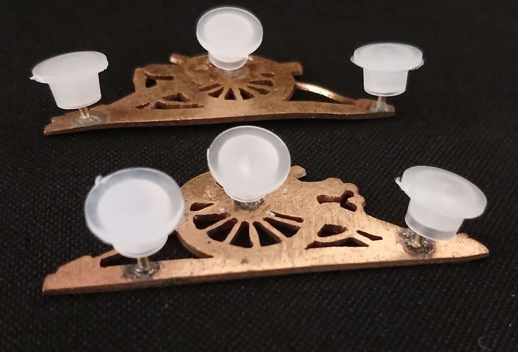 ARTILLERY PROFICIENCY MASTER GUNNER COLLAR BADGE PAIR                    L29