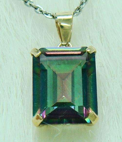 NICE 10KT SOLIDYELLOW GOLD 4CT MYSTIC TOPAZ PENDANT