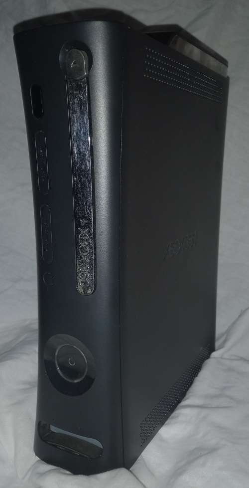 X Box 360 incl cable and 2 controllers