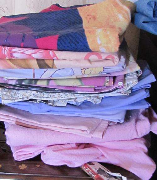 Huge Lot Sheets and Duvets - Girls Room - Single bed..very good condition