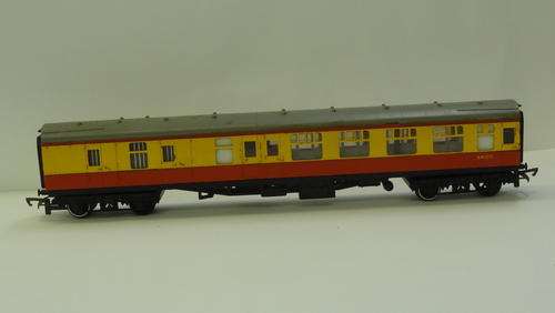 8 HORNBY COACHES