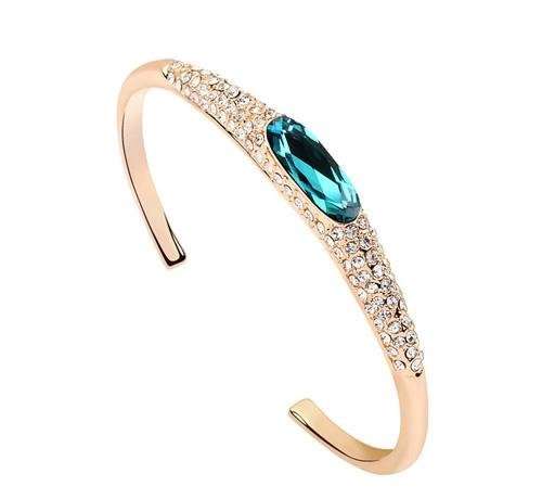 MADE WITH SWAROVSKI ELEMENTS CRYSTAL, 18K Rose gold plated, Charm bangle **value R1380**