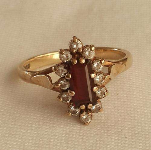 9CT SOLID GOLD RING HALLMARKED FOR BIRMINGHAM 1985