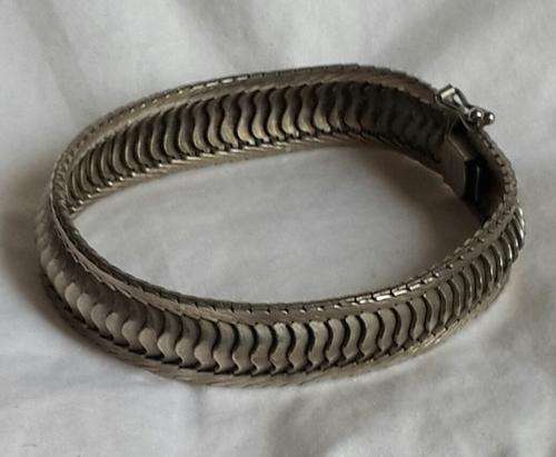 BEAUTIFUL HALLMARKED STERLING SILVER BRACELET