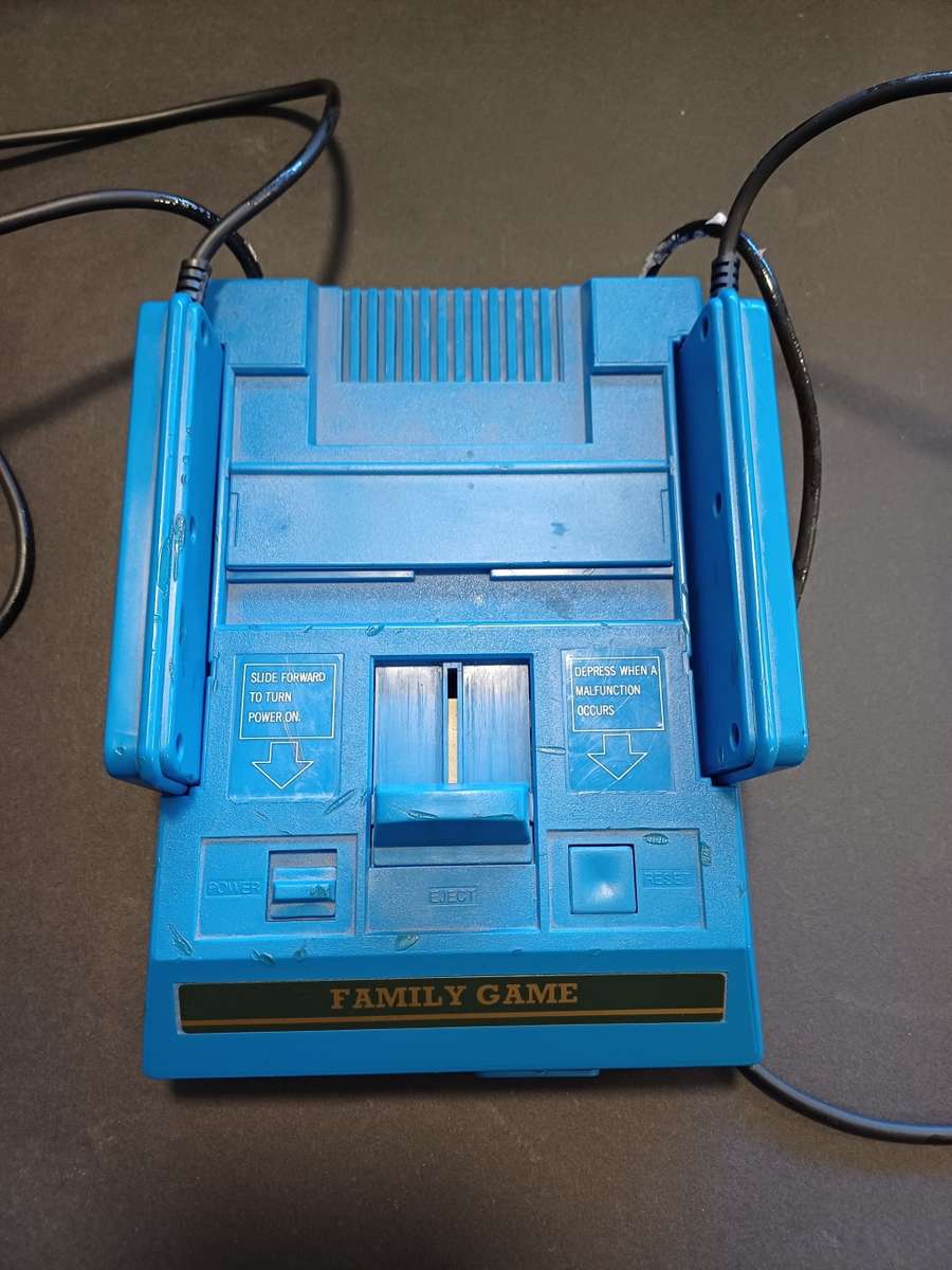 Family Game (Famiclone) in Box Console/Controllers only