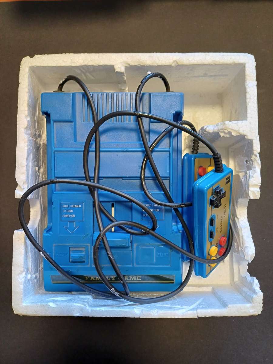 Family Game (Famiclone) in Box Console/Controllers only