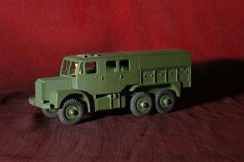 Dinky Supertoys WWII Medium Artillery Tractor 689