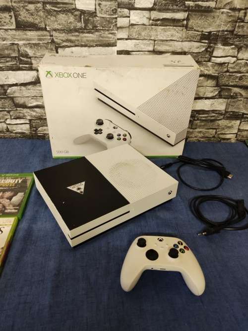 Xbox One S 500GB with Series S Controller and 4 Games + Original Box